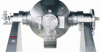 Vacuum dryers and vacuum pumps